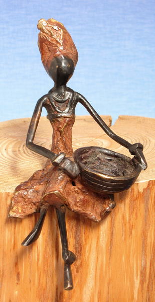 ブロンズ腰掛け人形（中）・ブルキナファソ<アフリカのブロンズ彫刻