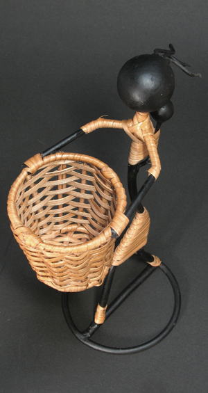 鉄製人形(かご付き)・トーゴ<アフリカの雑貨