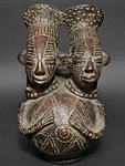 マングベトゥの素焼き人型つぼ(双首)・コンゴ＝ザイール<アフリカのやきもの：アフリカ雑貨アザライ