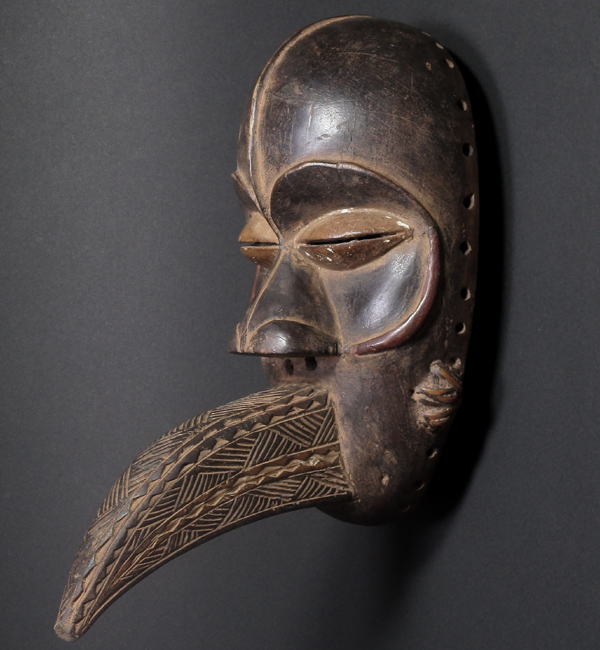 特売 アフリカのチークの木彫りのマスク 彫刻/オブジェクト