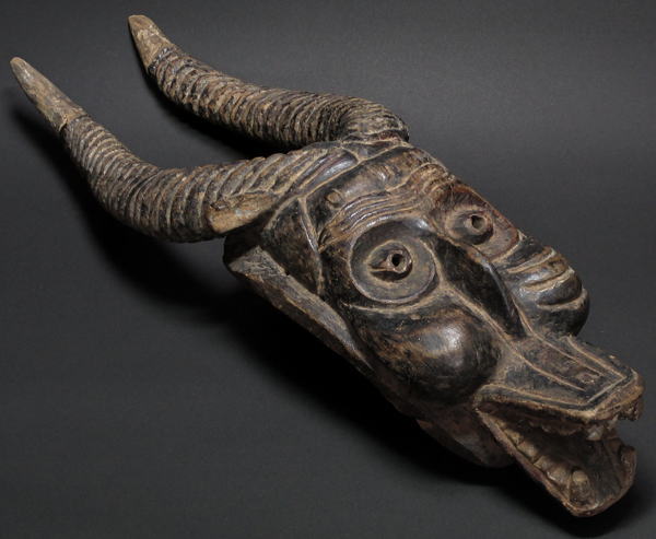 二本角のマスク<アフリカの仮面(木彫り)：アフリカ雑貨アザライ