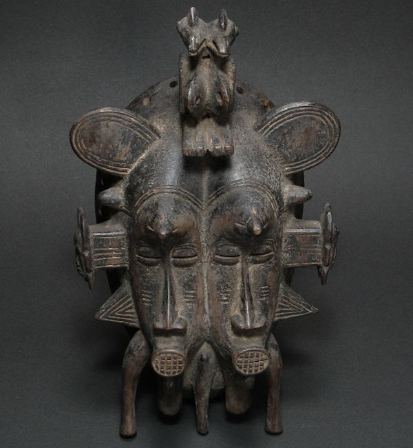 セヌフォKpelyeマスク(双面)<アフリカの仮面(木彫り)：アフリカ雑貨