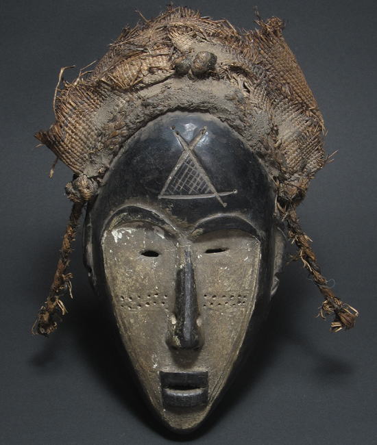 バレガのマスク・コンゴ民主共和国＜アフリカの仮面(木彫り)