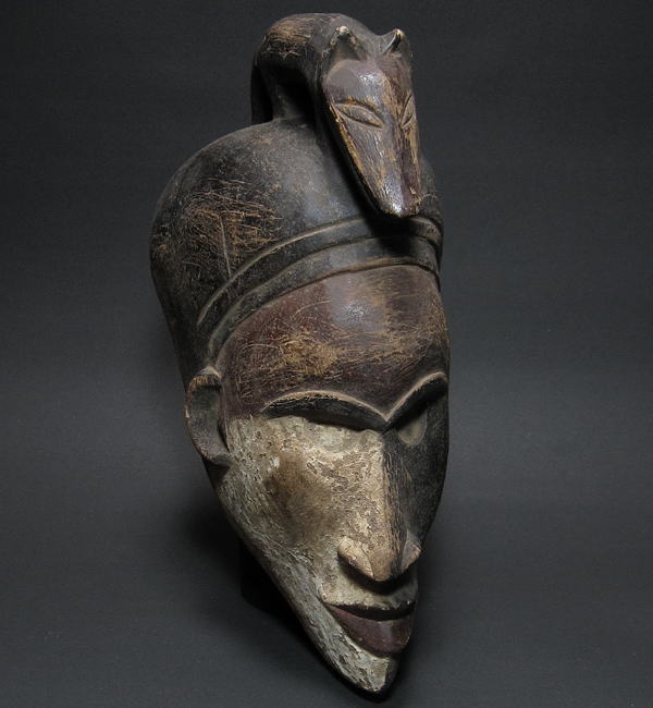 バコンゴのマスク<アフリカの仮面(木彫り)：アフリカ雑貨アザライ