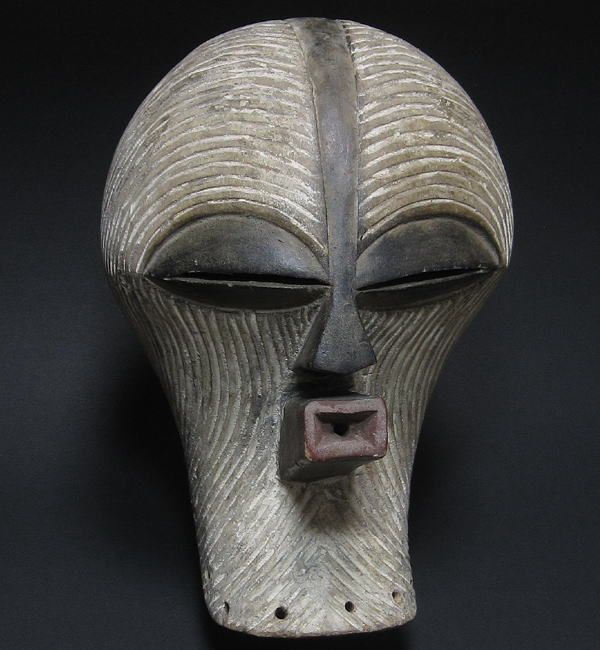バソンゲのマスク<アフリカの仮面(木彫り)：アフリカ雑貨アザライ