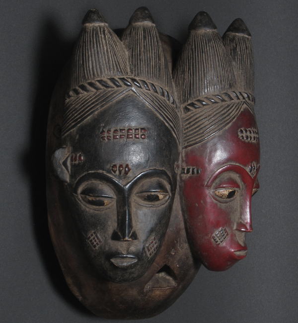 双子のマスク<アフリカの仮面(木彫り)：アフリカ雑貨アザライ