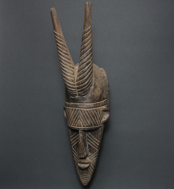 バンバラの二本角のマスク・マリ＜アフリカの仮面(木彫り)