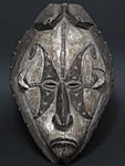 イボの蛇をのせたマスク・ナイジェリア＜アフリカの仮面(木彫り)