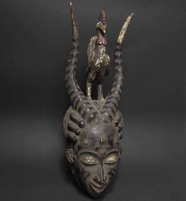 グロのザウリのマスク・コートジボワール＜アフリカの仮面(木彫り)