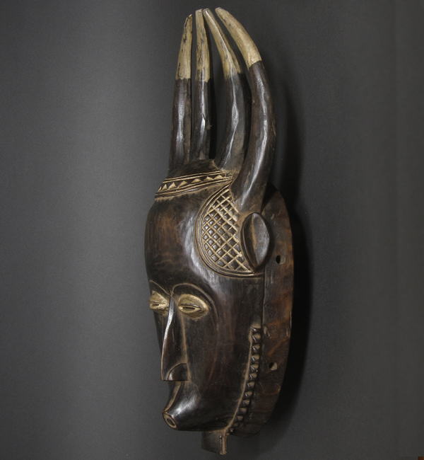 バウレorヤウレの四本角のマスク・コートジボワール＜アフリカの仮面(木彫り)