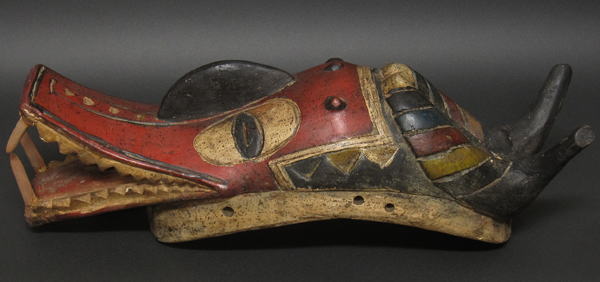 グロのザンブレのマスク・コートジボワール＜アフリカの仮面(木彫り)
