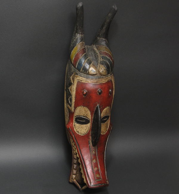 グロのザンブレのマスク・コートジボワール＜アフリカの仮面(木彫り)