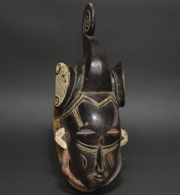 リグビのムスリム女性のマスク・コートジボワール＜アフリカの仮面(木彫り)