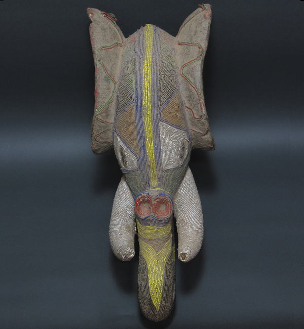 ゾウのビーズ装飾マスク・カメルーン＜アフリカの仮面(木彫り)