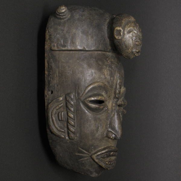 チョクウェの?木彫りのマスクマスク・コンゴ民主共和国？＜アフリカの仮面(木彫り)