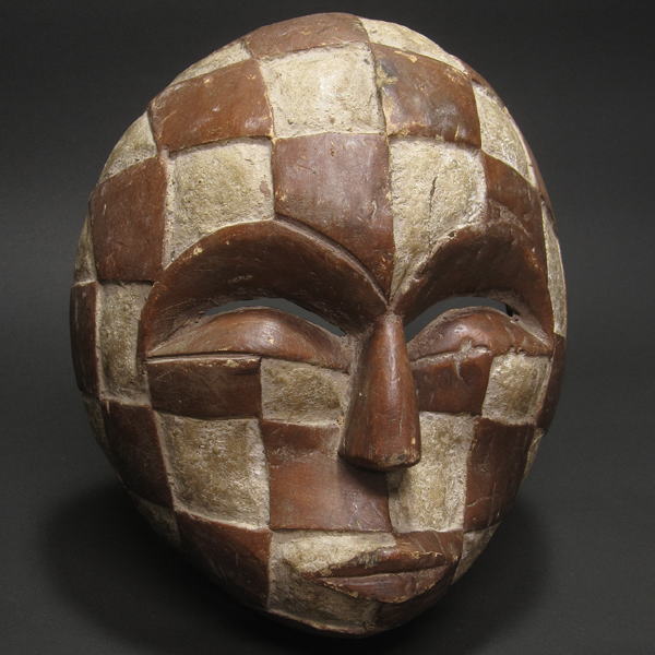 バルバの市松模様のマスク・コンゴ民主共和国＜アフリカの仮面(木彫り)