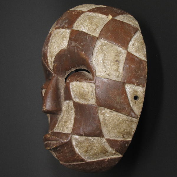 バルバの市松模様のマスク・コンゴ民主共和国＜アフリカの仮面(木彫り)