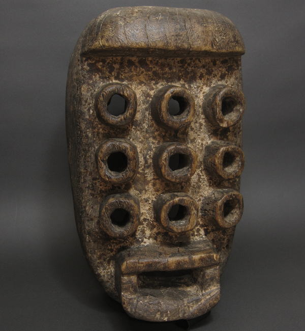 グレボの九つの目のマスク(大)・コートジボワール＜アフリカの仮面(木彫り)