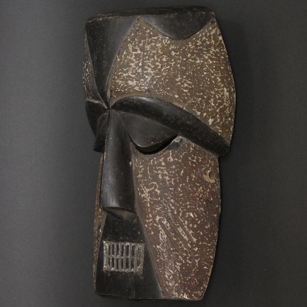 木彫りのマスク・ガボン?＜アフリカの仮面(木彫り)
