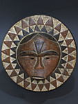 エケットの円盤型マスク・ナイジェリア＜アフリカの仮面(木彫り)