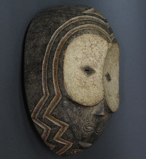 イビビオのマスク・ナイジェリア＜アフリカの仮面(木彫り)