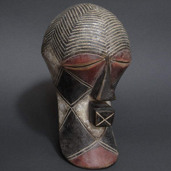 バソンゲのマスク(小)・コンゴ民主共和国＜アフリカの仮面(木彫り)