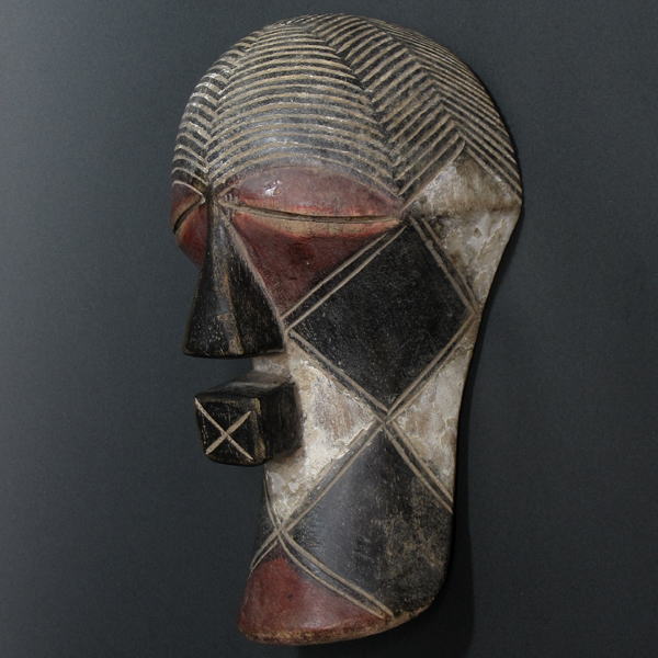 バソンゲのマスク(小)・コンゴ民主共和国＜アフリカの仮面(木彫り)