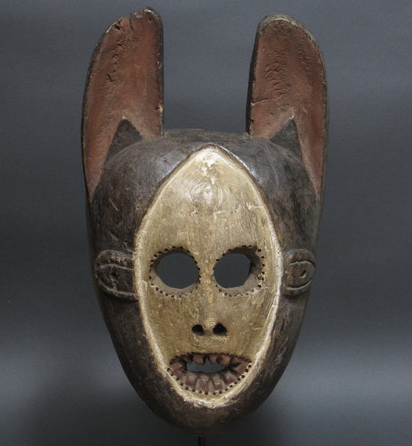 ウサギのマスク＜アフリカの仮面(木彫り)