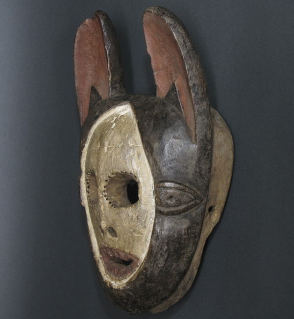 ウサギのマスク＜アフリカの仮面(木彫り)
