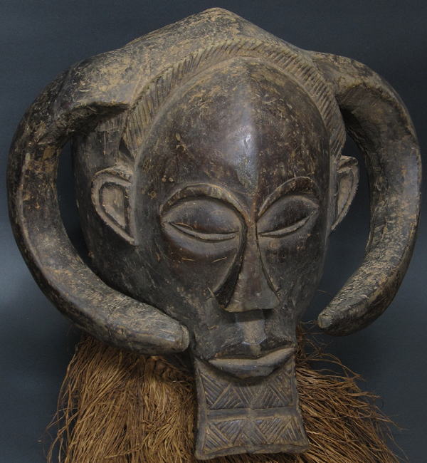 バルバの人と野牛のマスク・コンゴ民主共和国＜アフリカの仮面(木彫り)