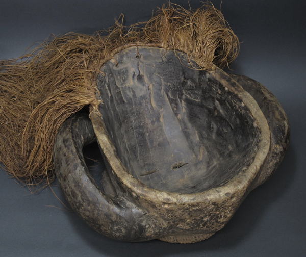 バルバの人と野牛のマスク・コンゴ民主共和国＜アフリカの仮面(木彫り)