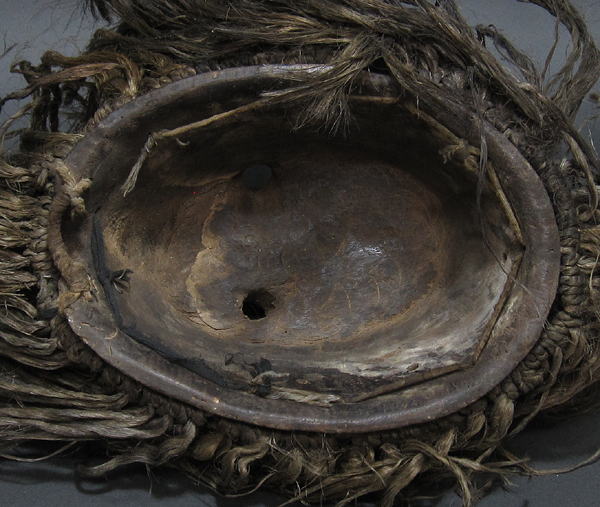 モシの卵型のマスク・ブルキナファソ＜アフリカの仮面(木彫り)