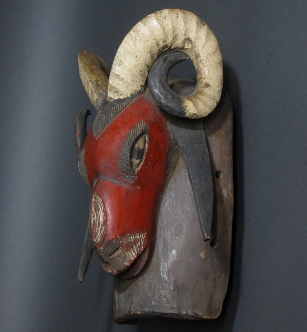 グロのヒツジのマスク・コートジボワール＜アフリカの仮面(木彫り)