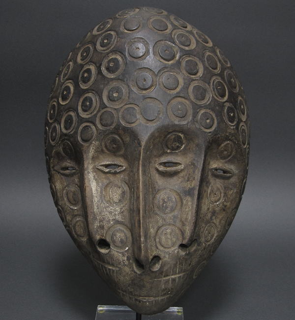 ���K�̎O�̊�̃}�X�N�E�R���S���勤�a�����A�t���J�̉���(�ؒ���)