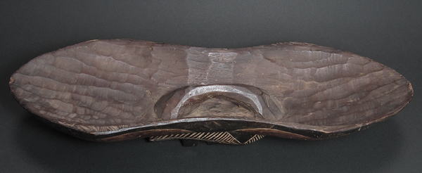 ソングウェの木彫りの盾・コンゴ民主共和国<アフリカの木彫武具