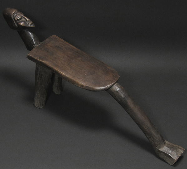 ロビの三本足のいす・ブルキナファソ<アフリカの木彫家具