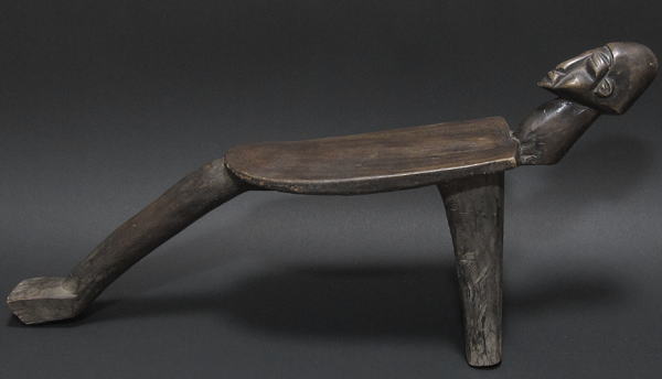 ロビの三本足のいす・ブルキナファソ<アフリカの木彫家具