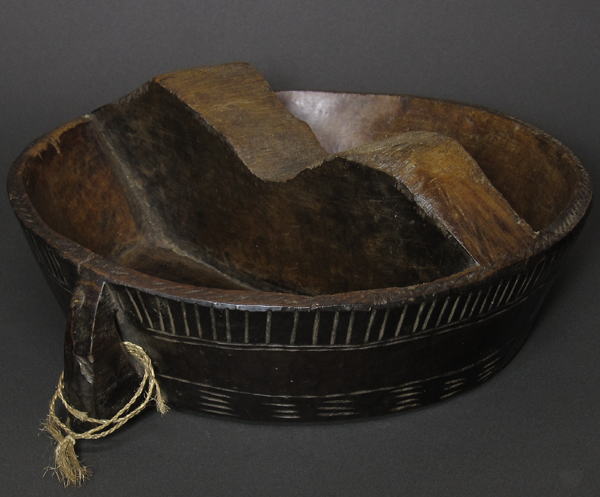 グラゲの肉料理用の木鉢・エチオピア<アフリカの木彫民具