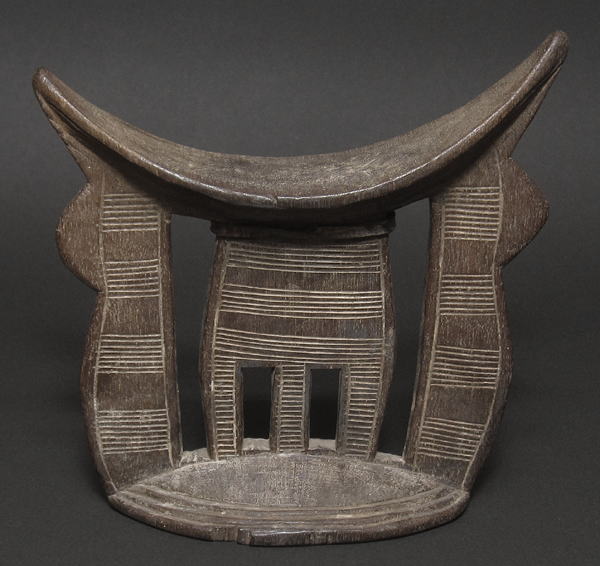 木彫りの枕・エチオピア<アフリカの木彫家具・民具