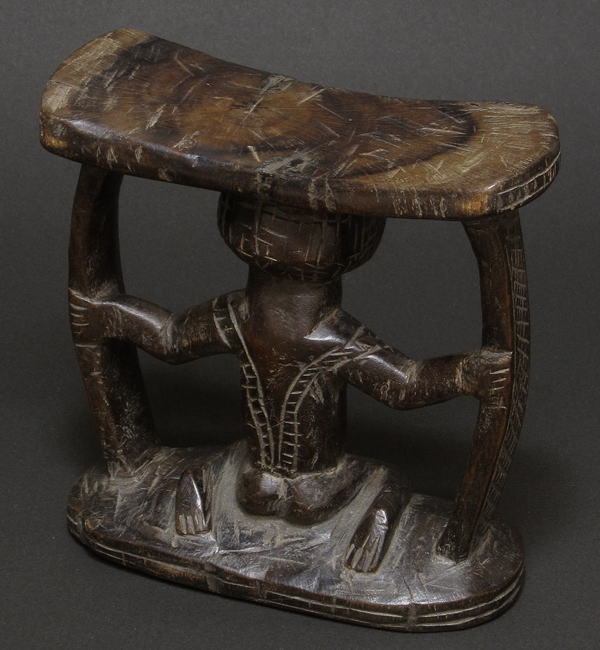 ルバの木彫り枕・コンゴ民主共和国<アフリカの木彫家具・民具
