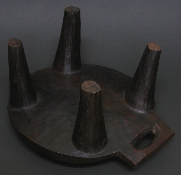 木彫りのコーヒー盆(四本足・小)・エチオピア<アフリカの木彫家具・民具