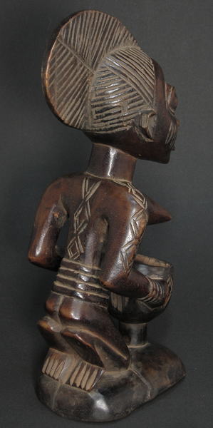 ヨルバ女性坐像・ナイジェリア＜アフリカの木彫り像