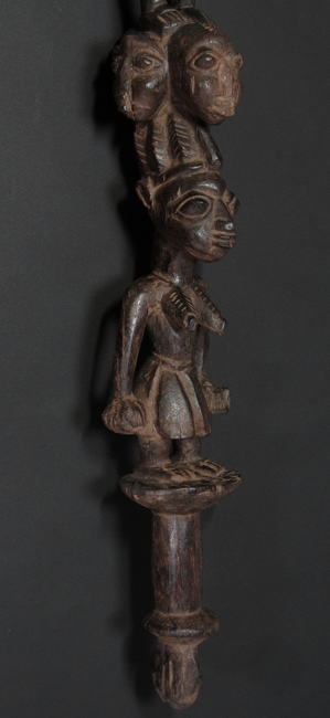 ヨルバの木彫り標柱・ナイジェリア<アフリカの木彫り像