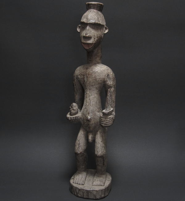 男性立像<アフリカの木彫り像：アフリカ雑貨アザライ