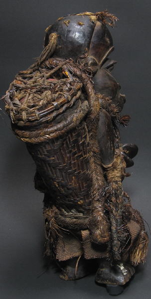 バペンデの歪んだ顔と体の呪術像・コンゴ民主共和国＜アフリカの木彫り像