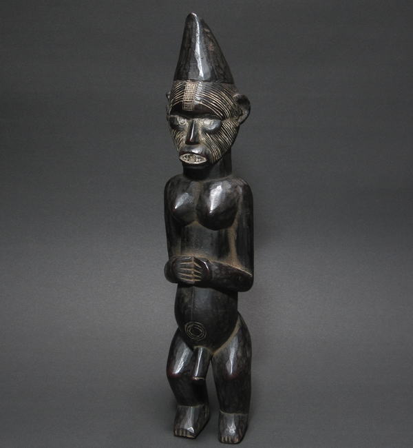 両性具有の立像 アフリカの木彫り像 アフリカ雑貨アザライ