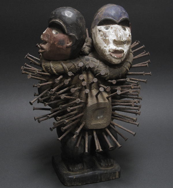 双頭のNkisi像<アフリカの木彫り像：アフリカ雑貨アザライ