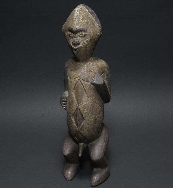 木彫りの男性立像<アフリカの木彫り像：アフリカ雑貨アザライ