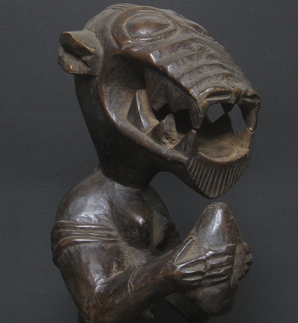バウレのサルの像・コートジボワール<アフリカの木彫り像