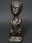 ファンティの木彫り女性像（小）・ガーナ<アフリカの木彫り像